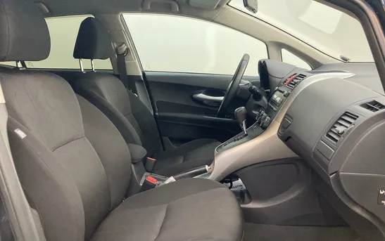 Toyota Auris 1.60 автоматическая, фото №1