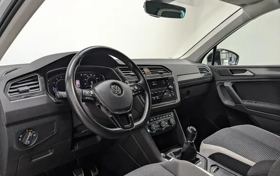 Volkswagen Tiguan 1.40 механика, фото №1