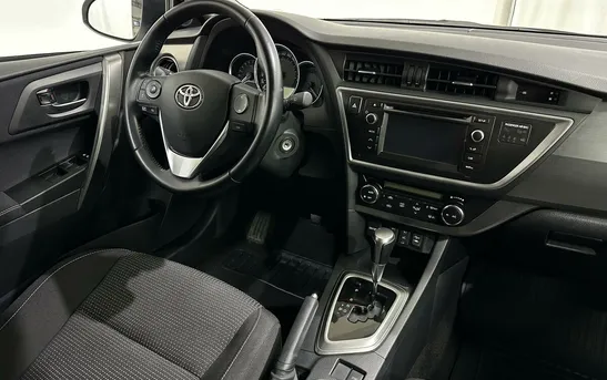 Toyota Auris 1.60 вариатор, фото №1